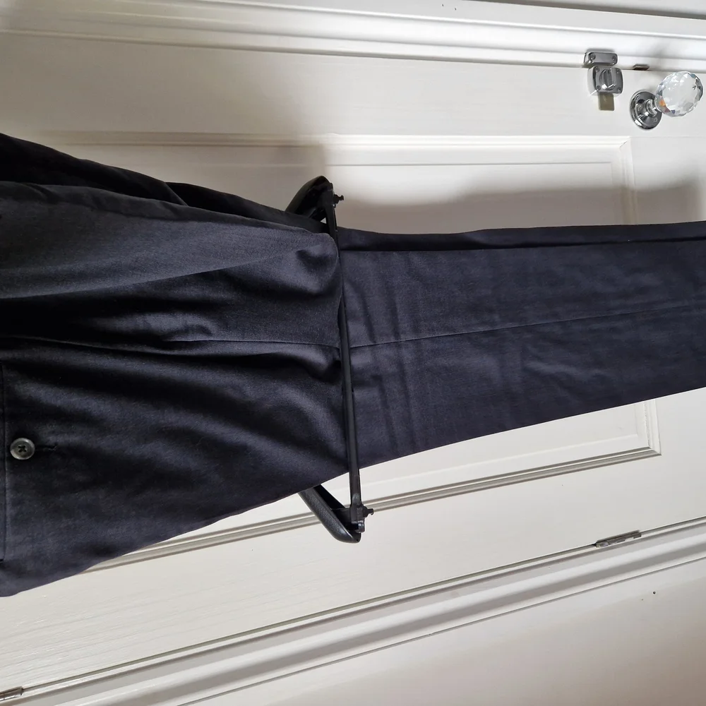 Charcoal Slim-Fit DKNY suit with Notched Lapels - Picture 8 of 8
